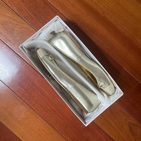NWOT Champagne Gold Ballet Flats - Picture 5 of 6
